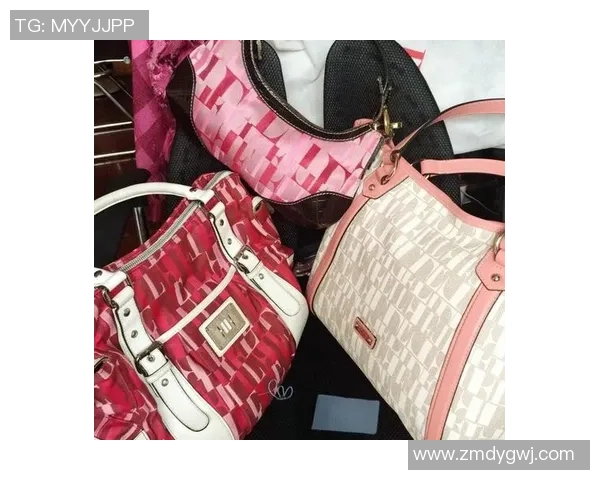 足球明星手提包背后的秘密：实用性与时尚感的完美结合