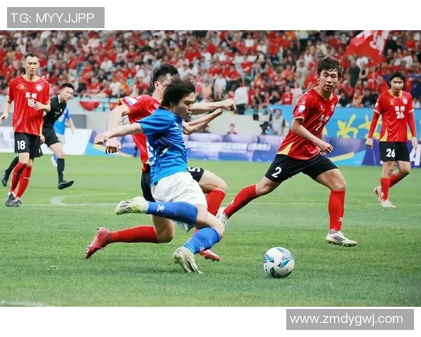 足球球星挑战100米赛道速度极限 展现顶级运动员的爆发力与耐力